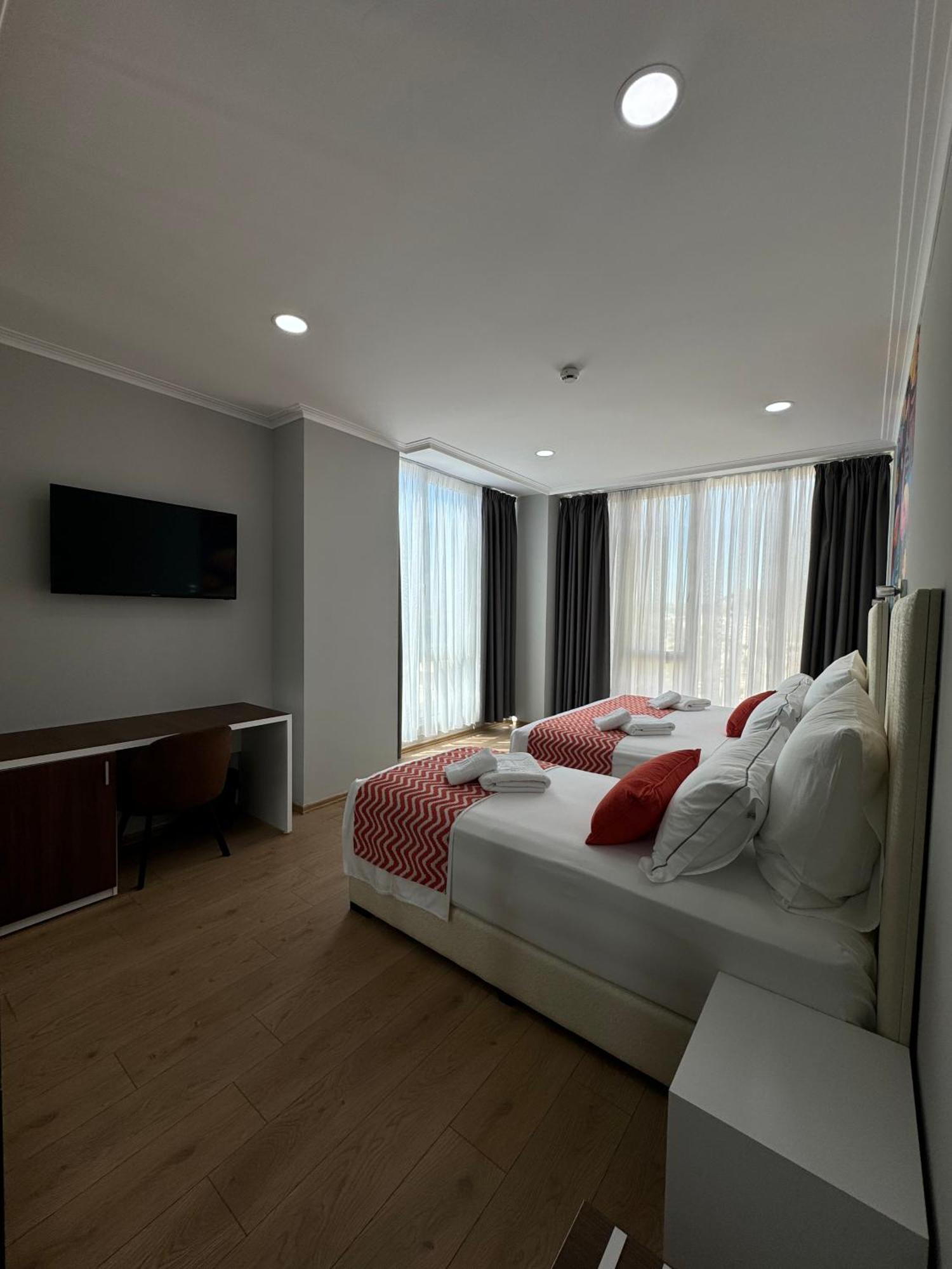 Hotel Britania Vlorë Екстериор снимка