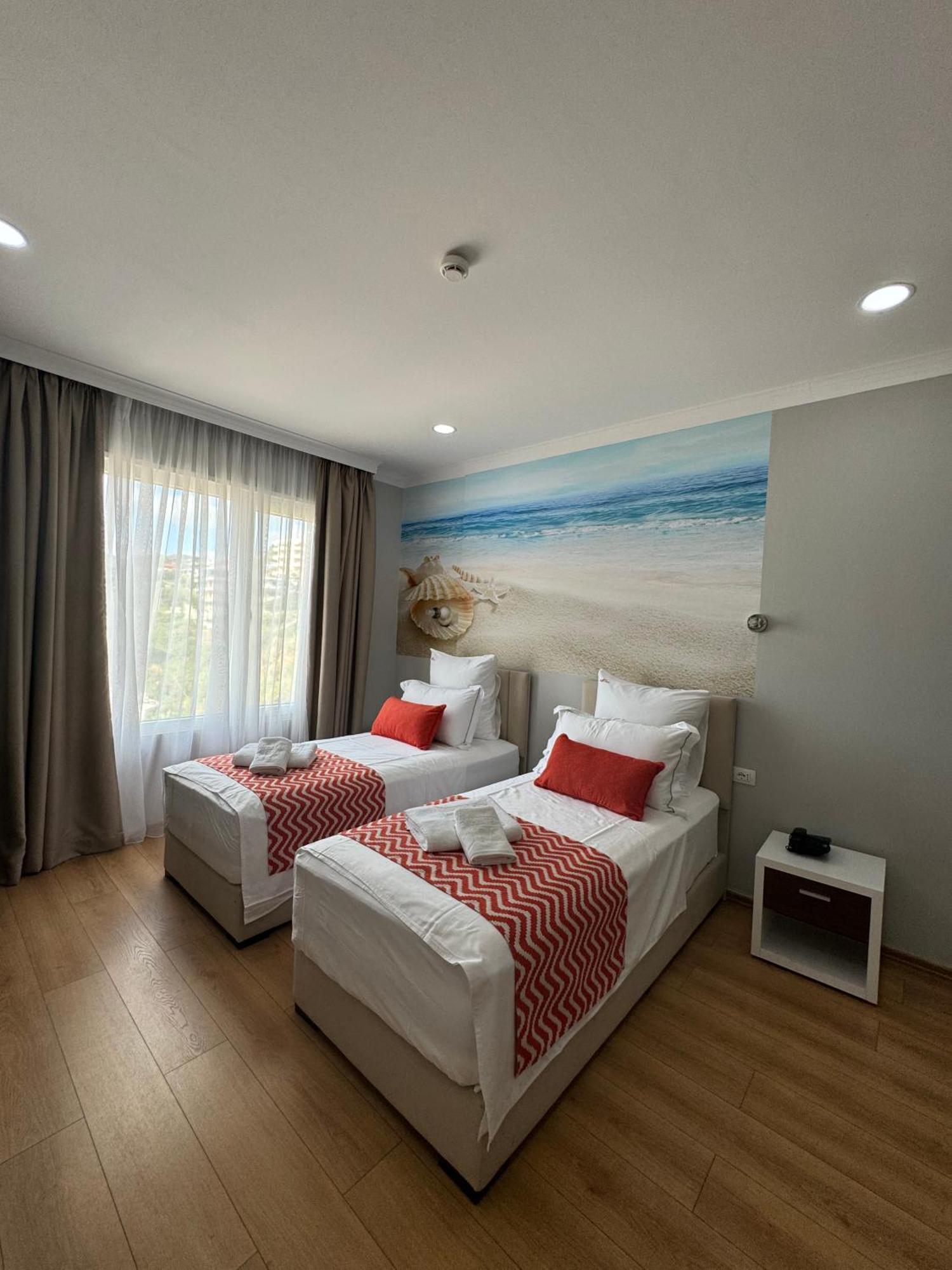 Hotel Britania Vlorë Екстериор снимка