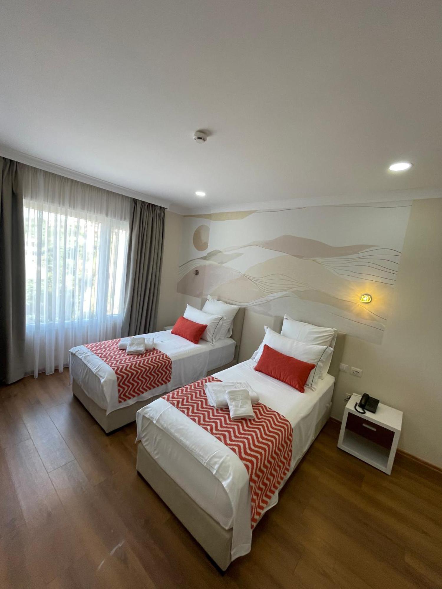 Hotel Britania Vlorë Стая снимка