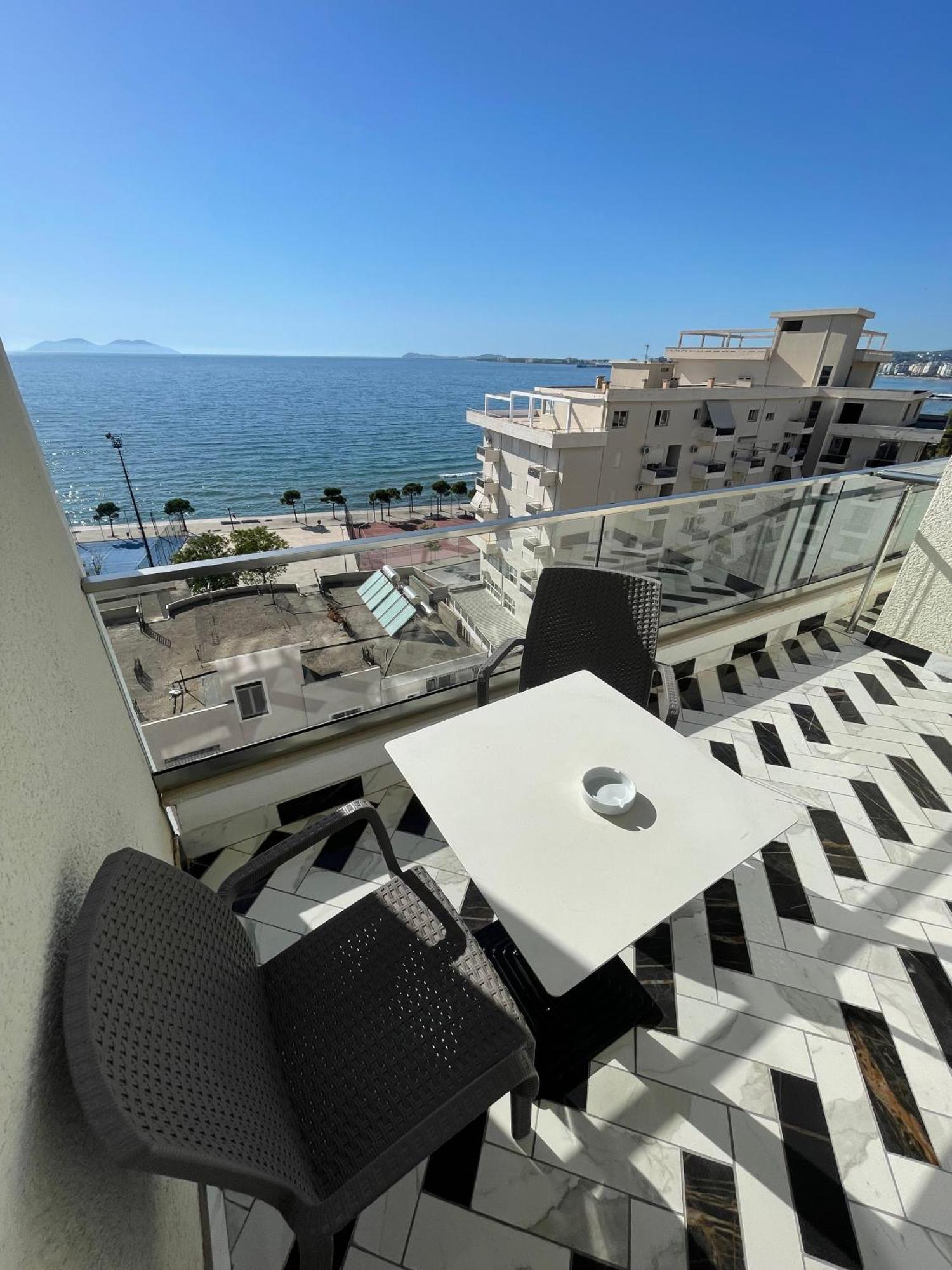 Hotel Britania Vlorë Екстериор снимка