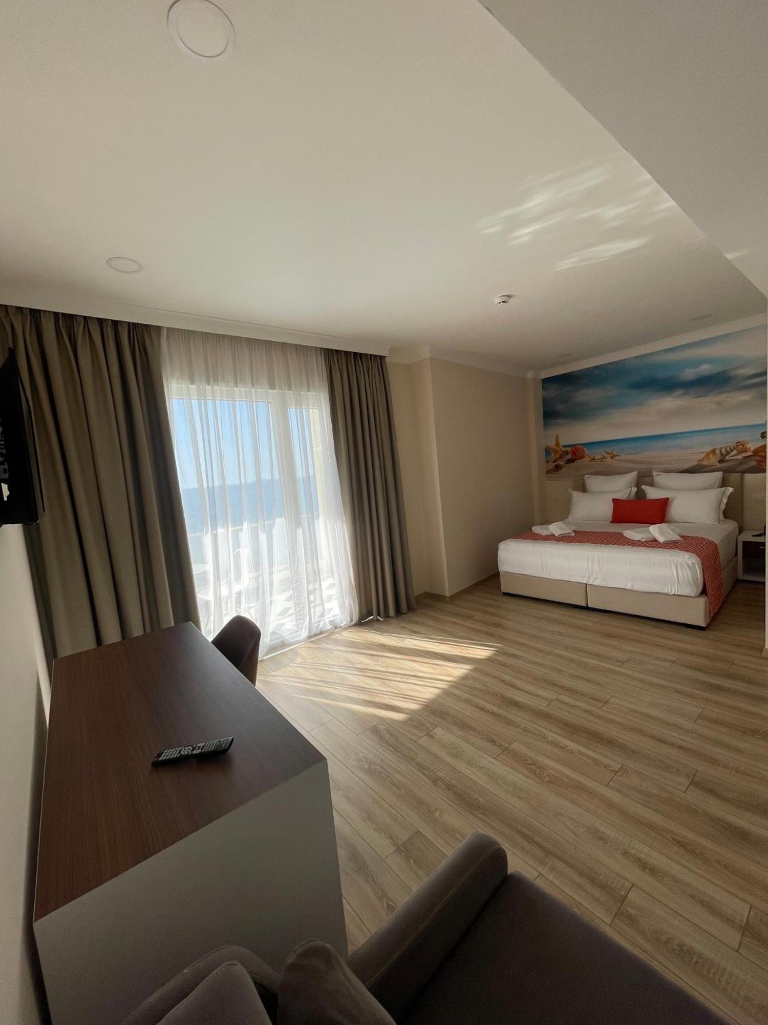 Hotel Britania Vlorë Екстериор снимка