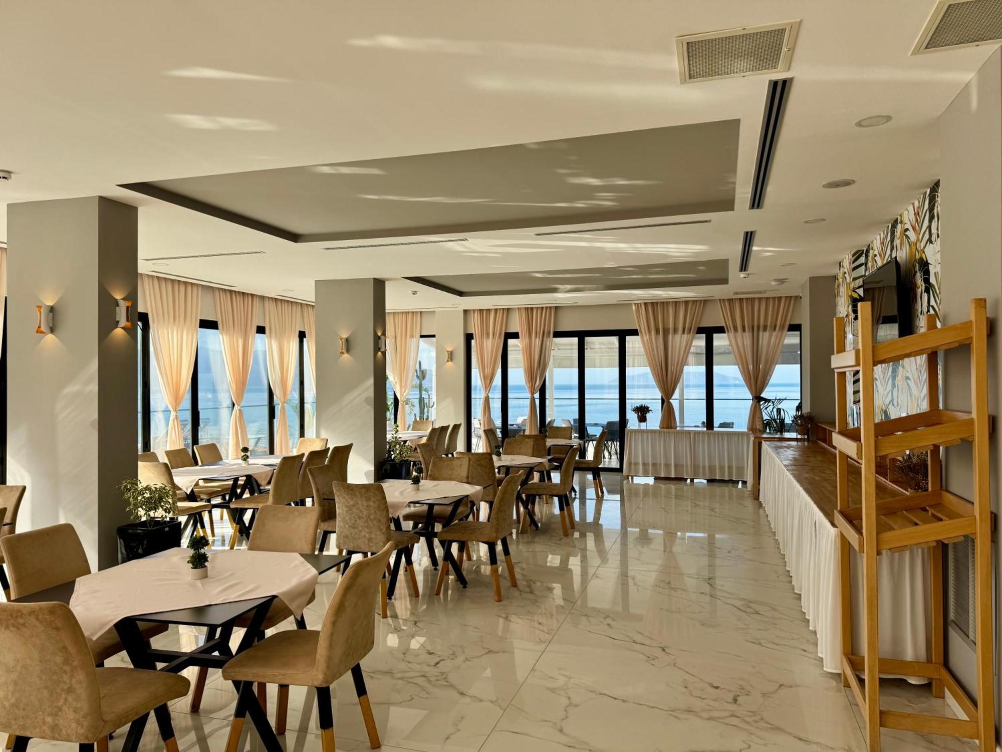Hotel Britania Vlorë Екстериор снимка