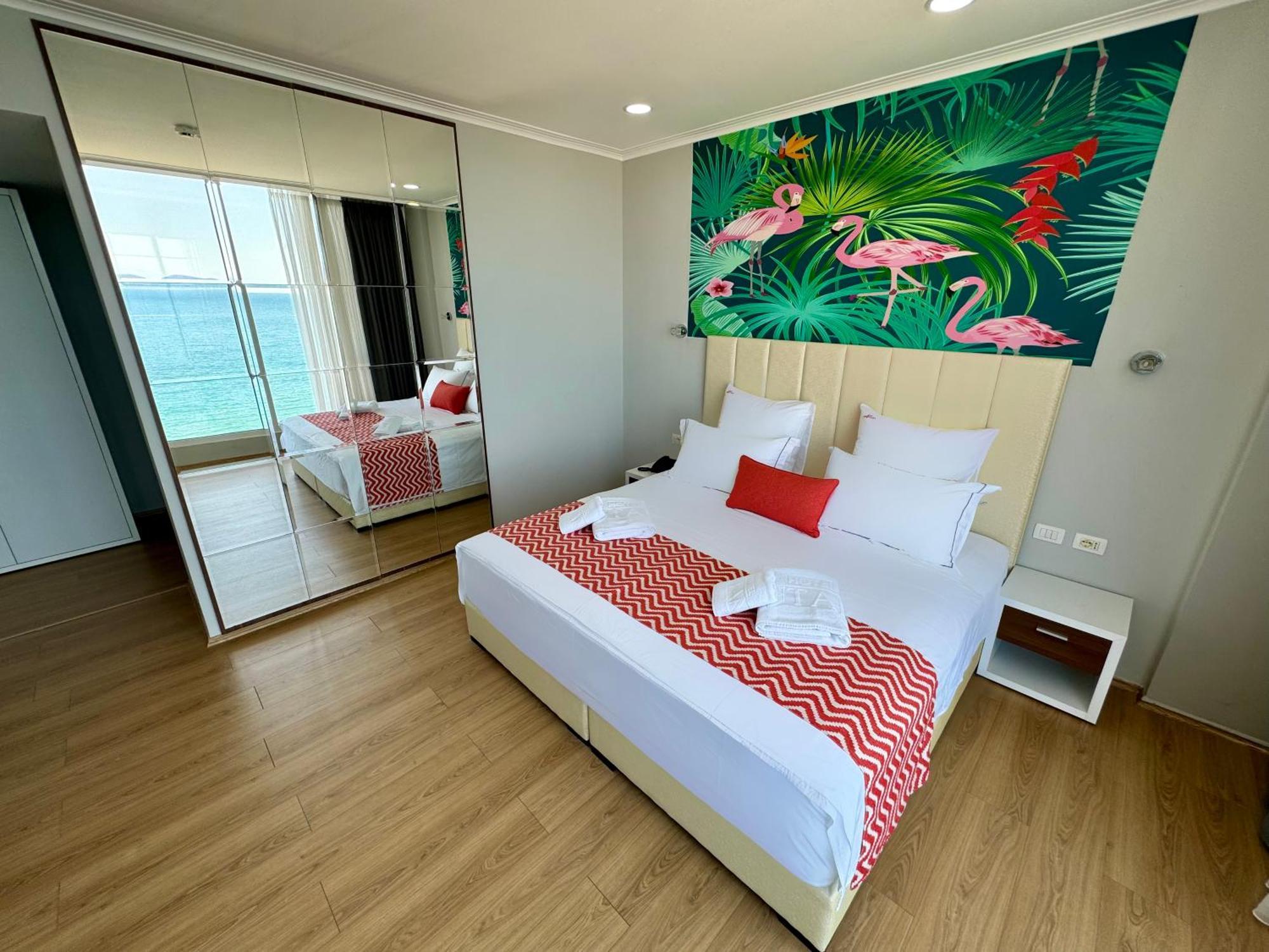 Hotel Britania Vlorë Екстериор снимка